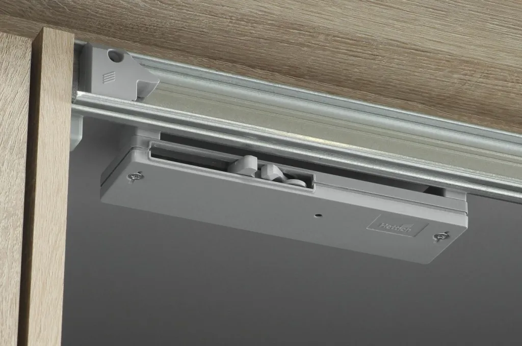Système d'amortissement à la fermeture pour armoire à portes coulissantes IZH06-Forte Online